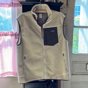 Patagonia NWOT never worn Fleece Vest with brown detail Men’s XL